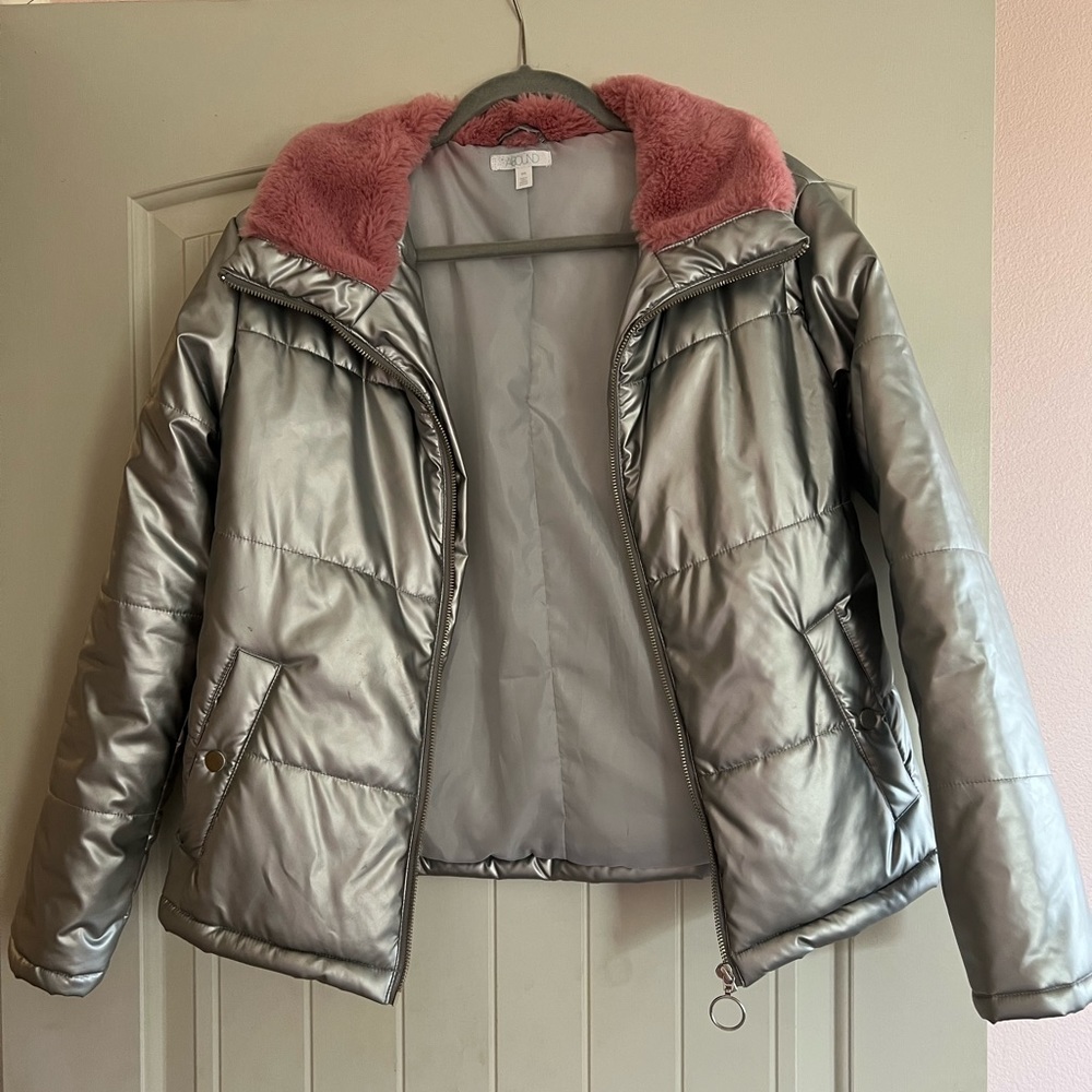 Abound silver jacket with pink fur collar